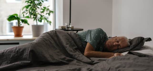 Optimisez votre sommeil : comment calculer les heures de nuit pour une meilleure santé des seniors
